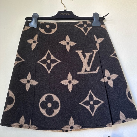 LV Monogram A line Skirt. Size 34 - Picture 1 of 10